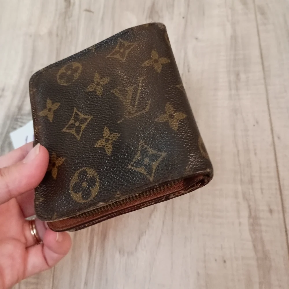Louis Vuitton Monogram Compact Bifold Wallet Zip/Snap